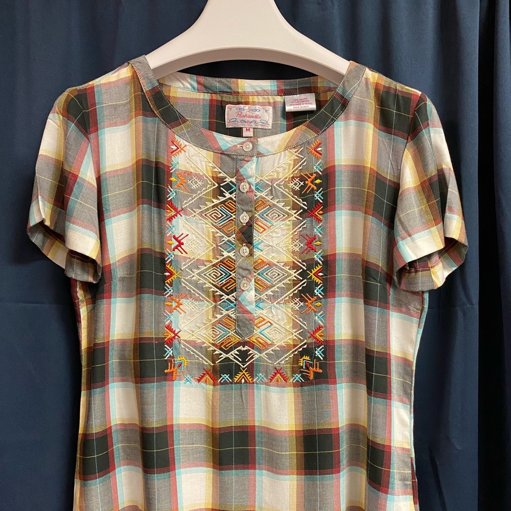 Ladies Panhandle embroidered top. Size medium. New.